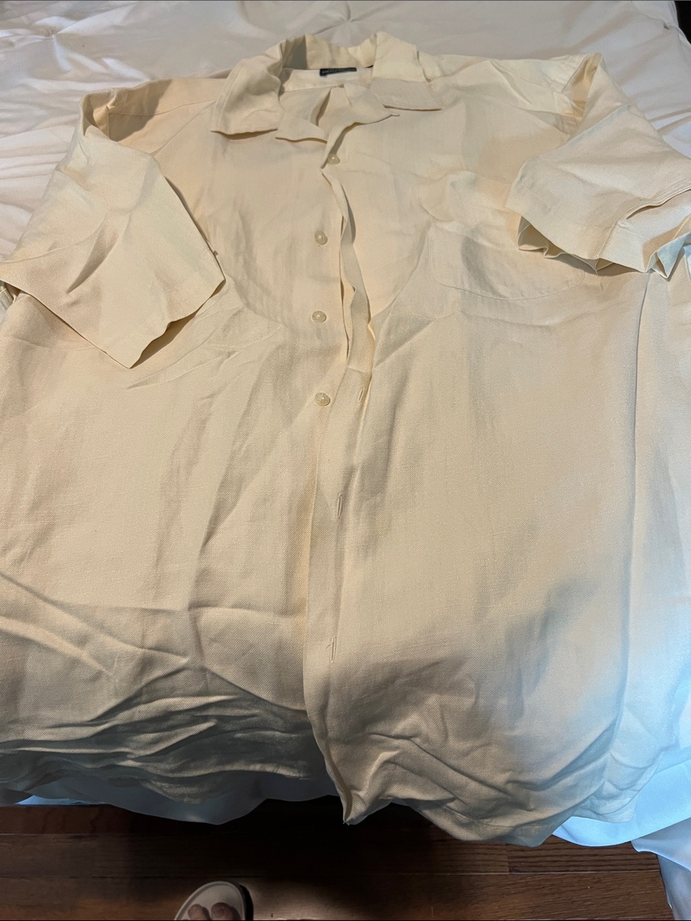 Men's Lightweight Cream Short-Sleeve Button-Down Shirt